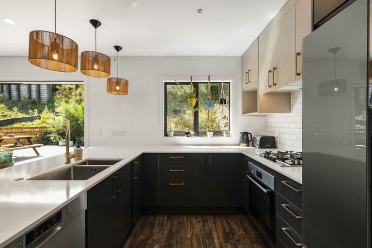 Photo of property in 7b Grumman Lane, Newlands, Wellington, 6037