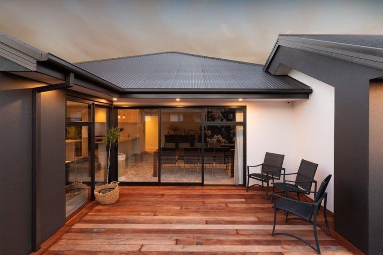 Photo of property in 40 Holiday Drive, Mairehau, Christchurch, 8052