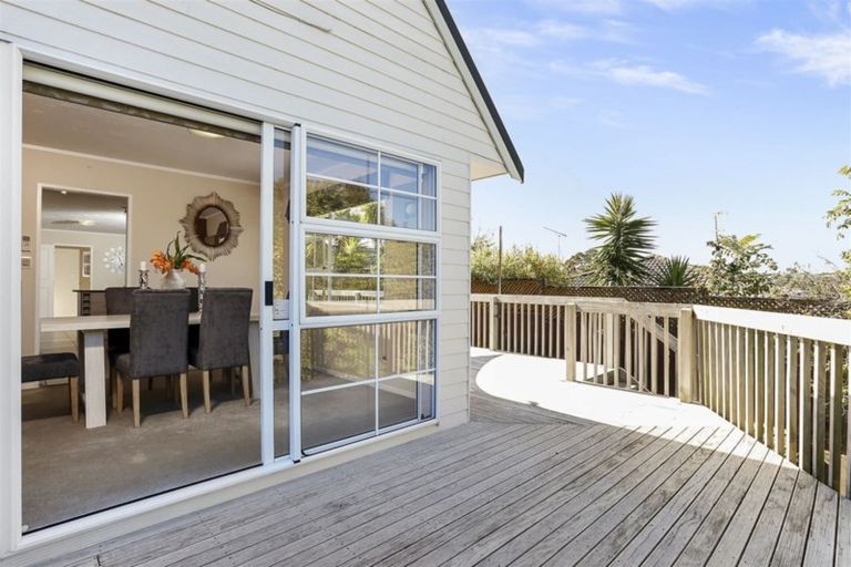 Photo of property in 2/16 Fernbird Place, Massey, Auckland, 0614