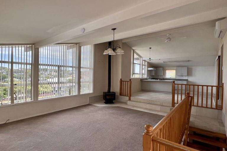 Photo of property in 86 Rosario Crescent, Red Beach, 0932