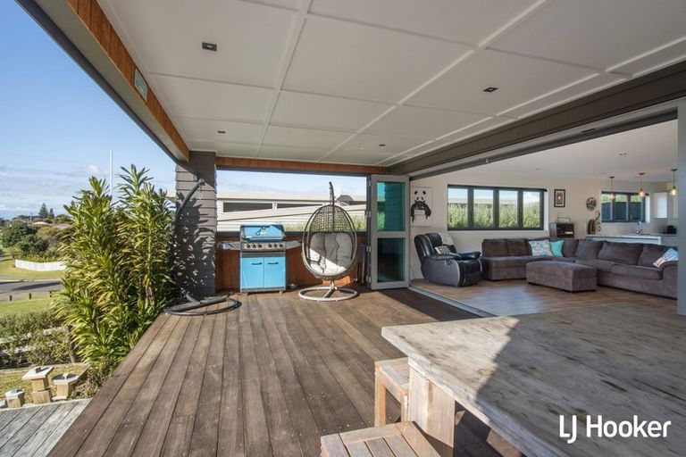 Photo of property in 4 Tohora View, Waihi Beach, 3611