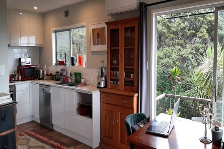 Photo of property in 37 West Lynn Road, Titirangi, Auckland, 0604