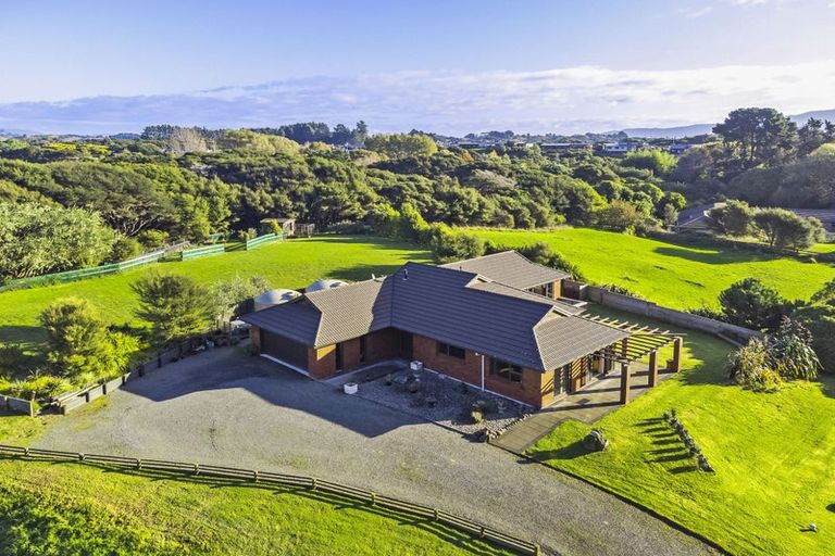 Photo of property in 8 Jacks Bush Road, Waikanae, 5391