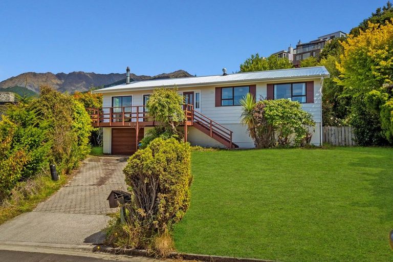 Photo of property in 12 Wakatipu Heights, Queenstown, 9300