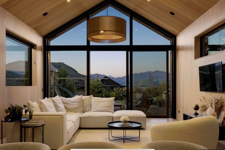 Photo of property in 6 Stockyard Lane, Jacks Point, Queenstown, 9371