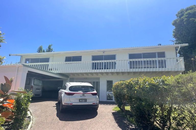 Photo of property in 63 Chelsea View Drive, Chatswood, Auckland, 0626