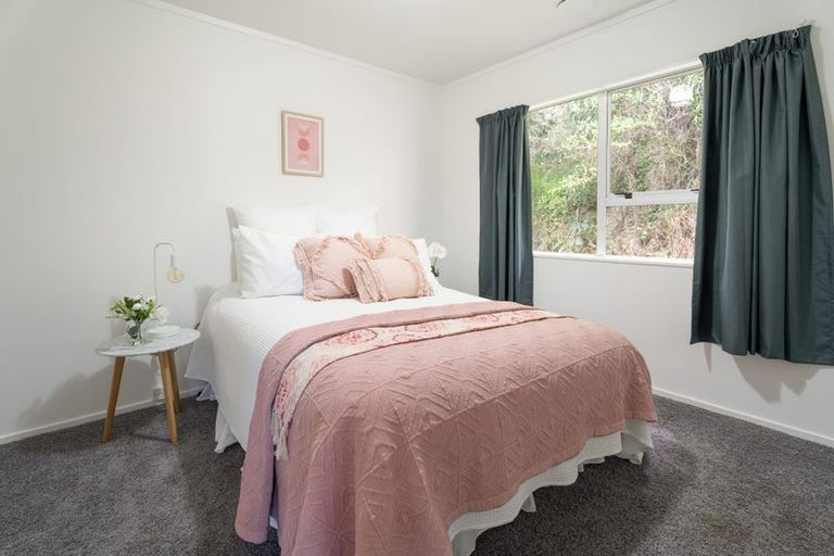 Photo of property in 40b Colchester Crescent, Newlands, Wellington, 6037