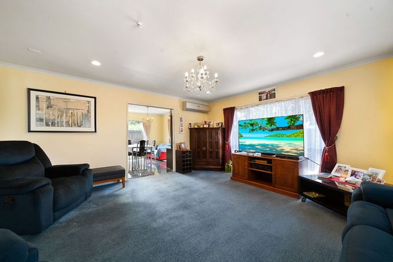 Photo of property in 42a Totara Road, Te Atatu Peninsula, Auckland, 0610