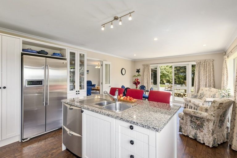 Photo of property in 468 Tararua Road, Levin, 5571