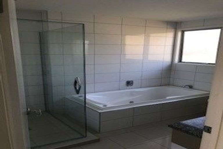 Photo of property in 17 The Strand, Takapuna, Auckland, 0622