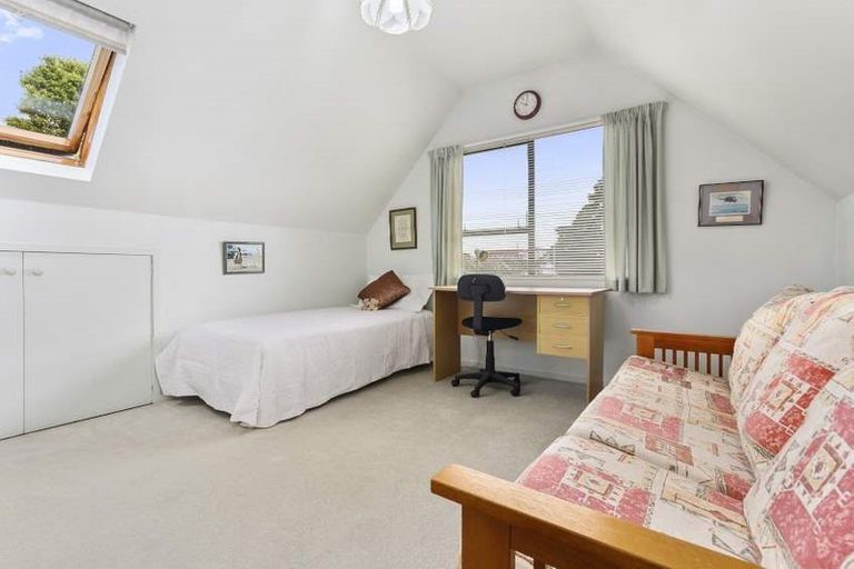 Photo of property in 4 Sunward Rise, Glenfield, Auckland, 0629