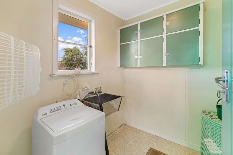 Photo of property in 34 Paraekaretu Street, Hunterville, 4730