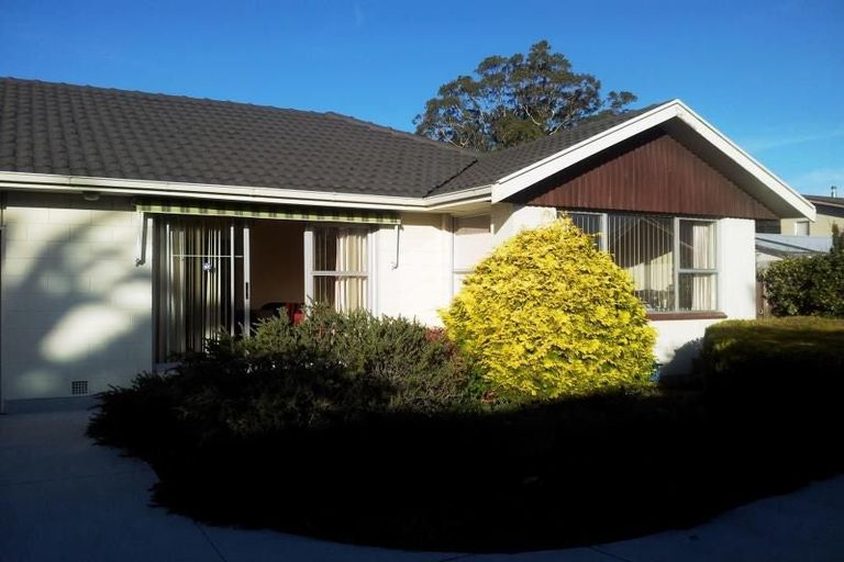 Photo of property in 2/11a Abbotts Place, Avonhead, Christchurch, 8042