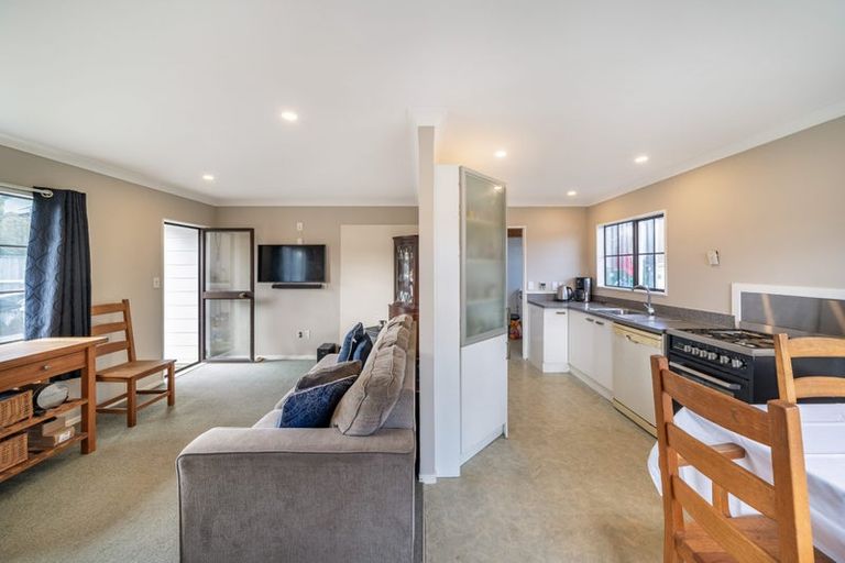 Photo of property in 6 Edelweiss Grove, Timberlea, Upper Hutt, 5018