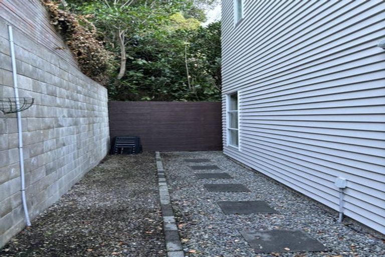 Photo of property in 12 Tiketike Way, Brooklyn, Wellington, 6021
