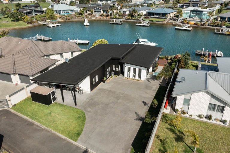 Photo of property in 11 Mermaid Place, Whitianga, 3510