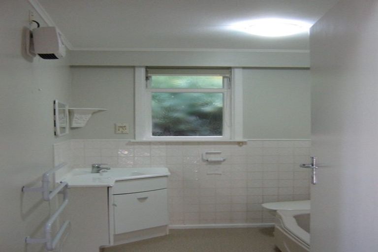 Photo of property in 48 Kahu Road, Paremata, Porirua, 5024