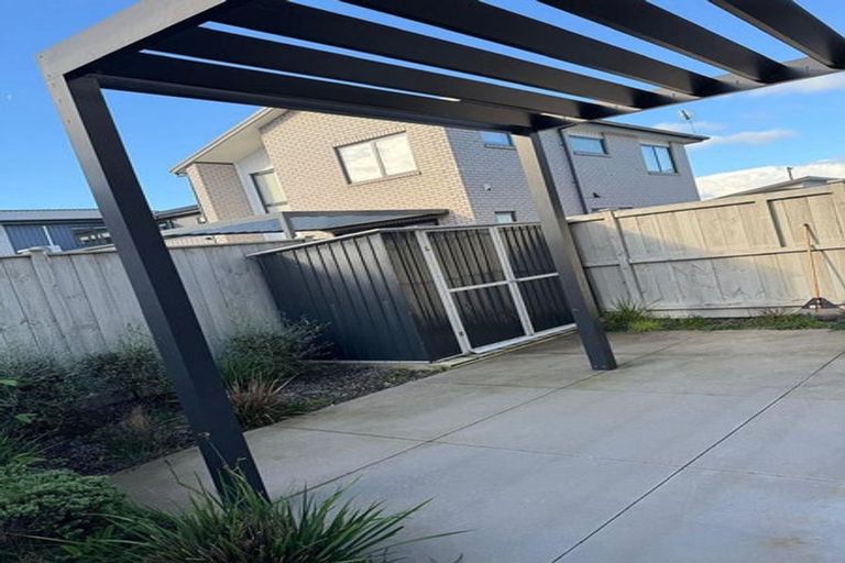 Photo of property in 18 Riria Crescent, Takanini, 2112