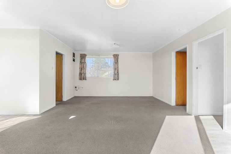 Photo of property in 1/117 Seaview Road, Westown, New Plymouth, 4310