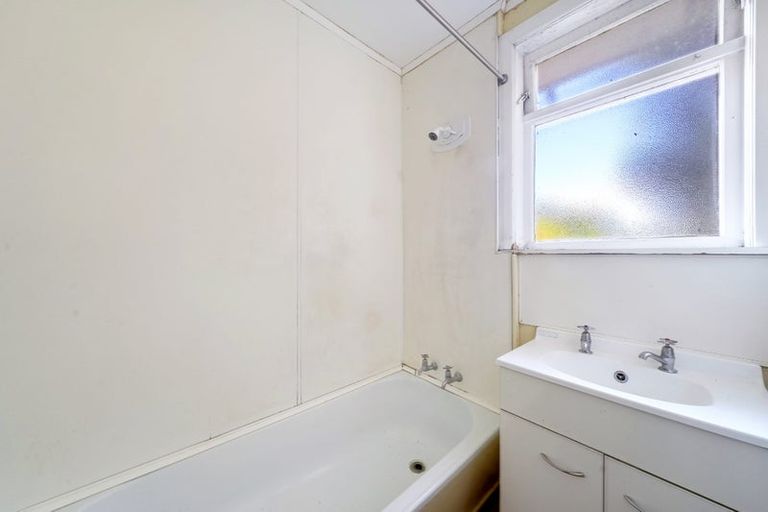 Photo of property in 32 Larsen Street, Otara, Auckland, 2025