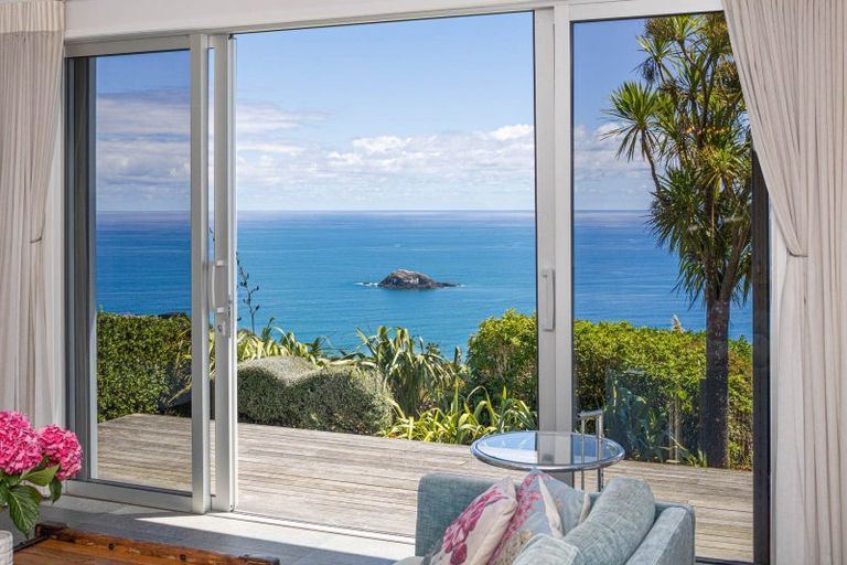 Photo of property in 411 Oaia Road, Muriwai, 0881