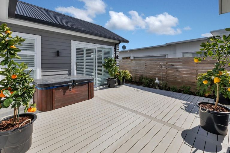 Photo of property in 13 Waitemata Drive, One Tree Point, 0118