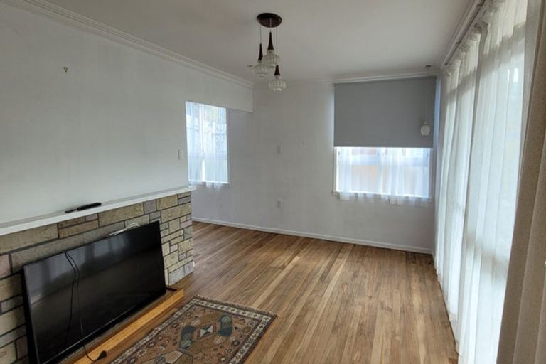 Photo of property in 8 Kitchener Terrace, Moturoa, New Plymouth, 4310