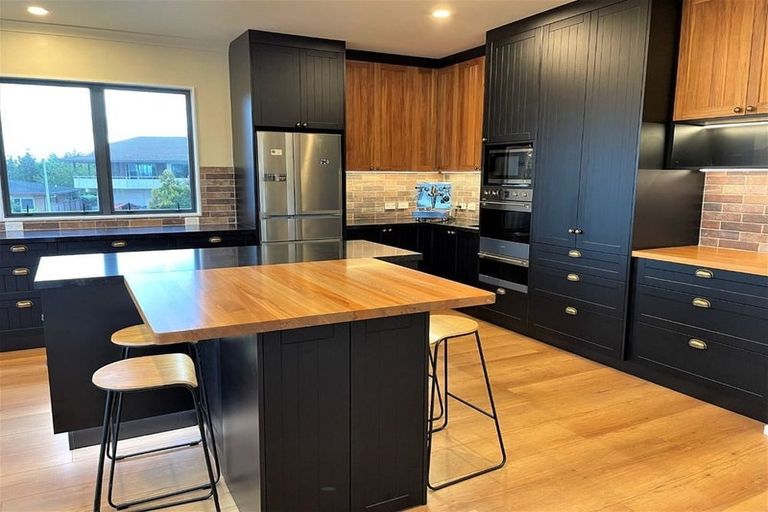 Photo of property in 75 Churchill Drive, Taradale, Napier, 4112