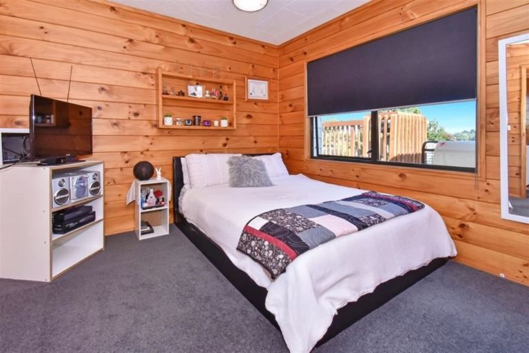 Photo of property in 2b Channel View Road, Clarks Beach, Pukekohe, 2679