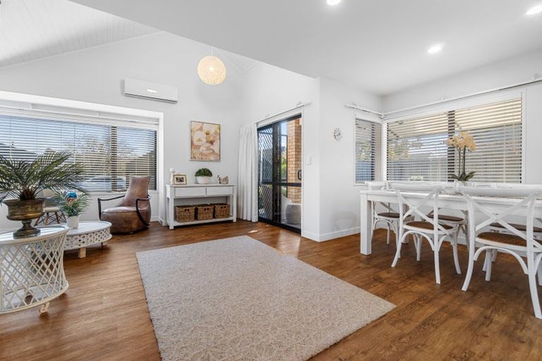 Photo of property in 32 Madill Road, St Andrews, Hamilton, 3200