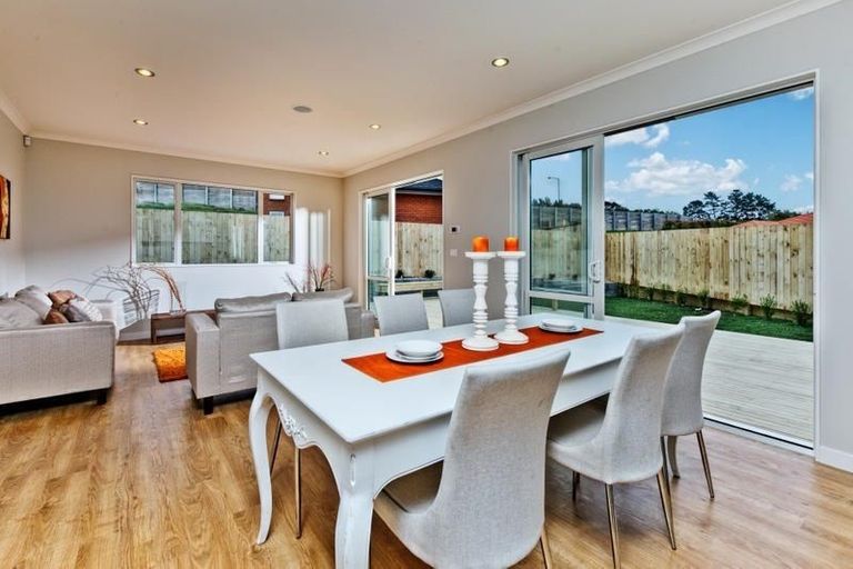 Photo of property in 70 Huntington Park Drive, Greenhithe, Auckland, 0632