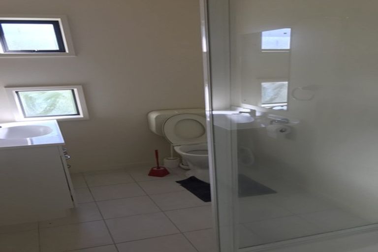 Photo of property in 8 Adelie Place, Murrays Bay, Auckland, 0630