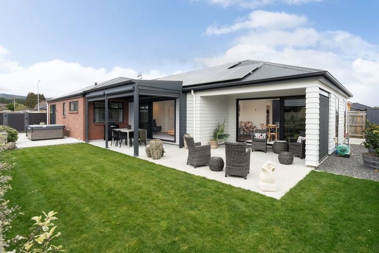 Photo of property in 9 Pahiki Crescent, Levin, 5510