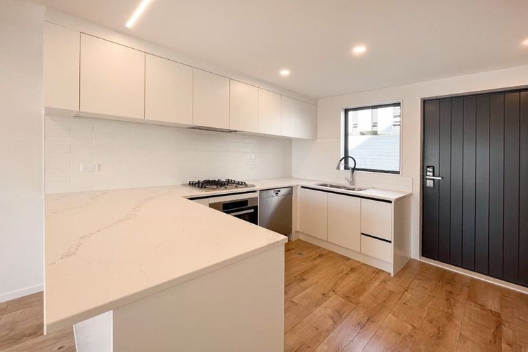 Photo of property in 6/737 East Coast Road, Browns Bay, Auckland, 0630