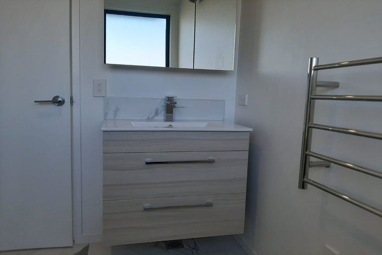 Photo of property in 9/21 Karamu Street, Te Atatu Peninsula, Auckland, 0610