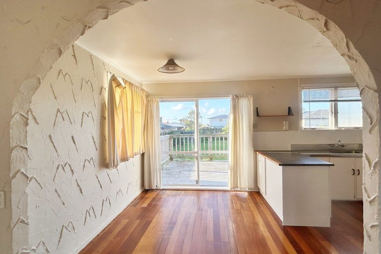 Photo of property in 15 Albert Road, Kelston, Auckland, 0602