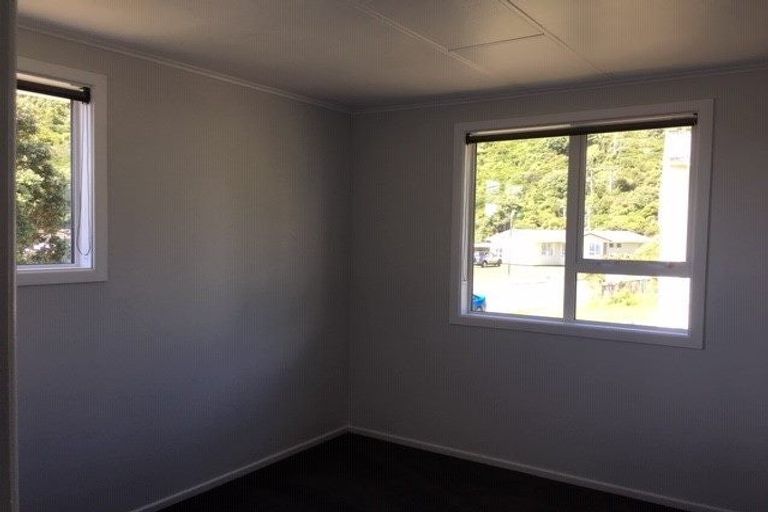 Photo of property in 4 Carnavon Place, Cannons Creek, Porirua, 5024