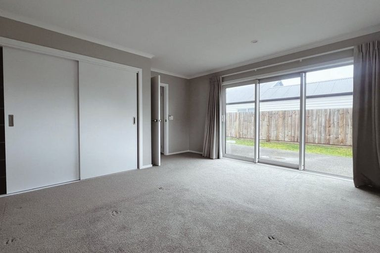Photo of property in 16 Koru Loop, Paraparaumu, 5032