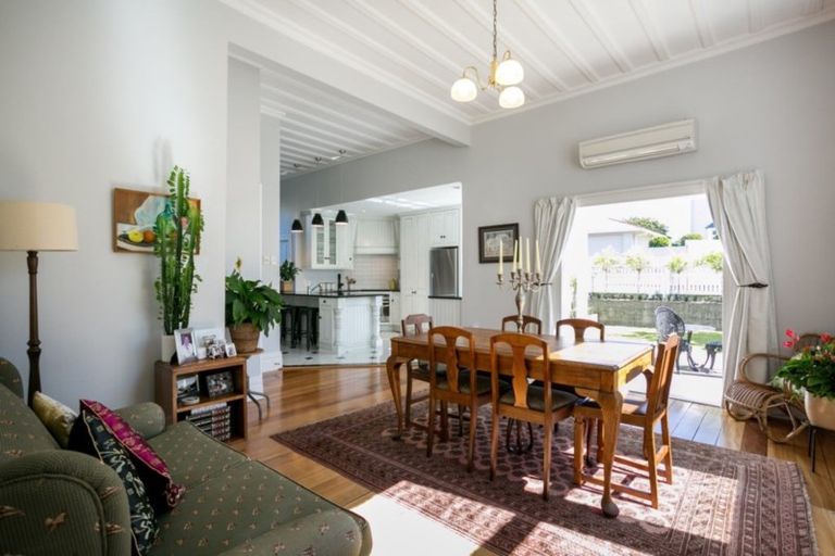 Photo of property in 11 Colenso Avenue, Hospital Hill, Napier, 4110