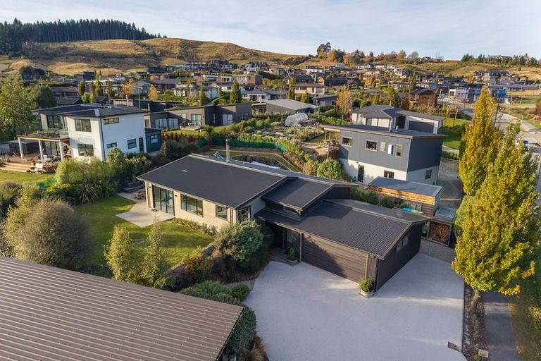 Photo of property in 3 Kirimoko Crescent, Wanaka, 9305
