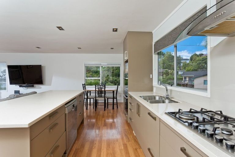 Photo of property in 17 Malters Place, Browns Bay, Auckland, 0630
