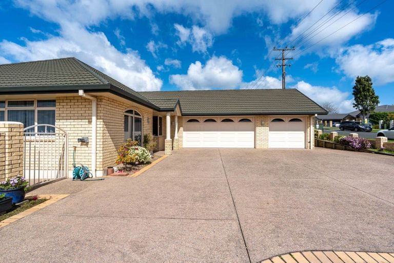 Photo of property in 82 Rototuna Road, Rototuna, Hamilton, 3210