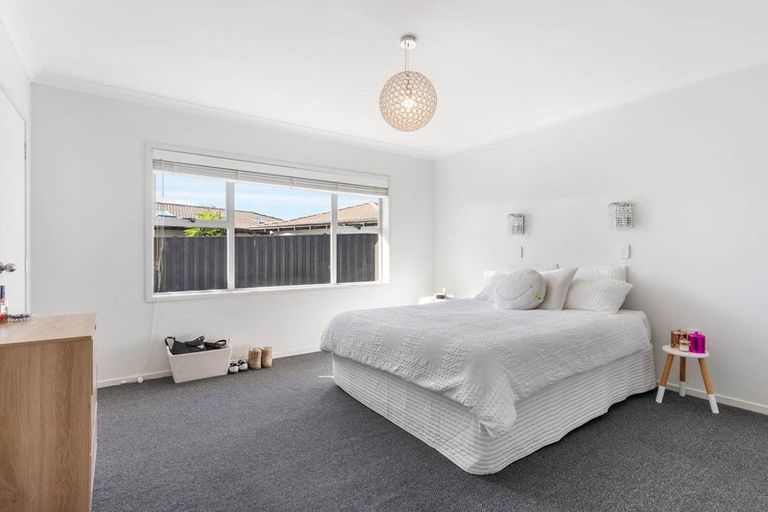 Photo of property in 16 Fielding Crescent, Farm Cove, Auckland, 2012