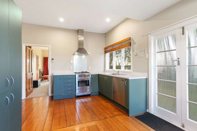 Photo of property in 60 Oxley Avenue, St Albans, Christchurch, 8014