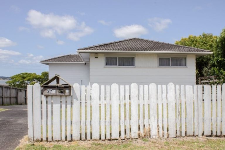 Photo of property in 27 Pipitea Place, Massey, Auckland, 0614