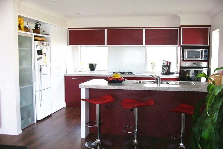 Photo of property in 23 Stranraer Crescent, Wattle Downs, Auckland, 2103