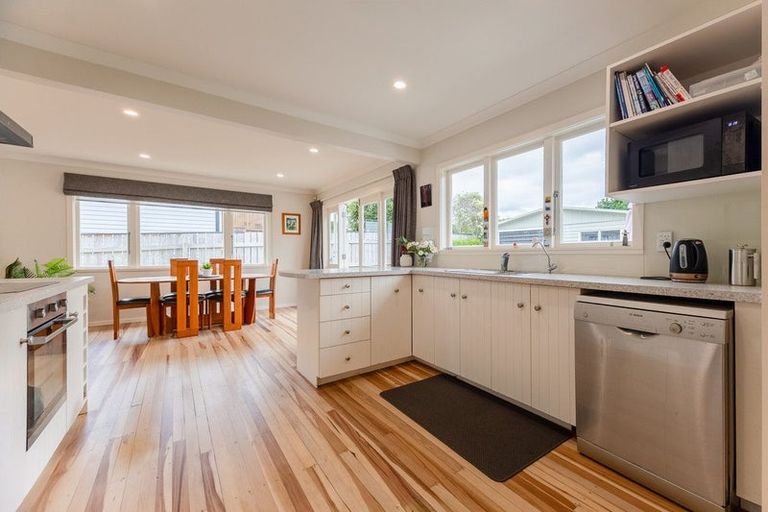 Photo of property in 38 Gray Avenue, Paraparaumu Beach, Paraparaumu, 5032