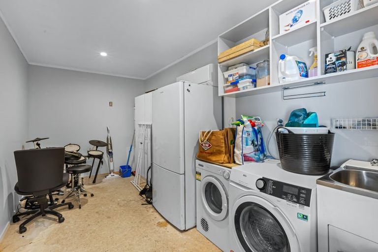 Photo of property in 1/212 Centreway Road, Orewa, 0931