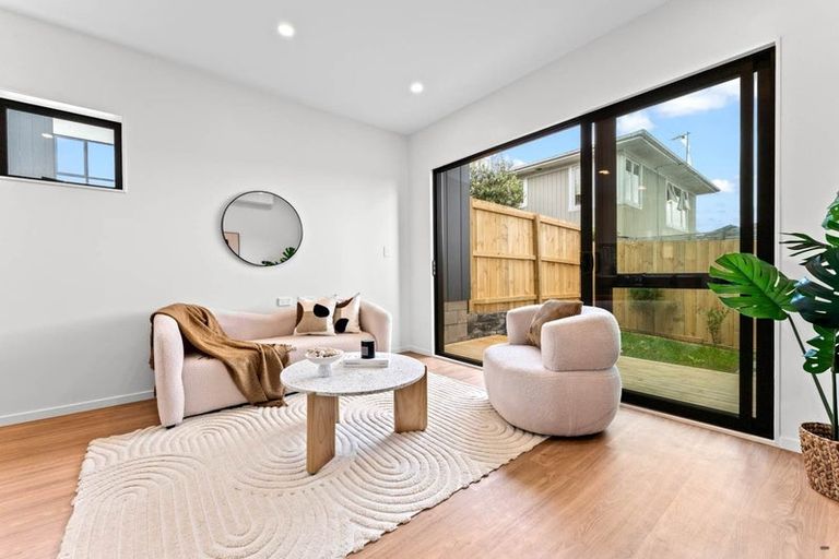 Photo of property in 2/58 Waipani Road, Te Atatu Peninsula, Auckland, 0610