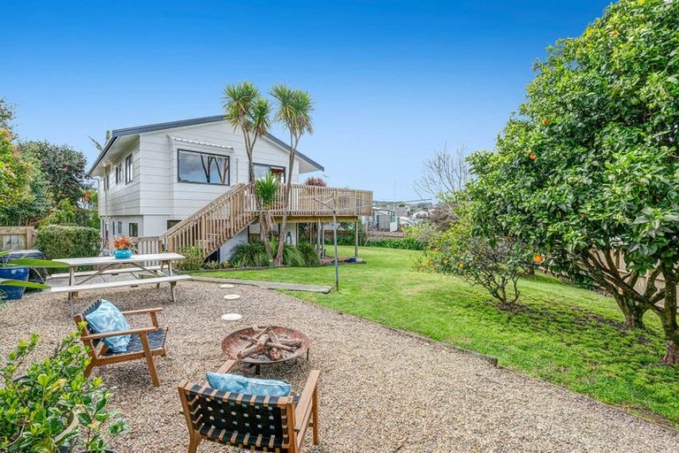 Photo of property in 18 Hinemoa Place, Snells Beach, 0920